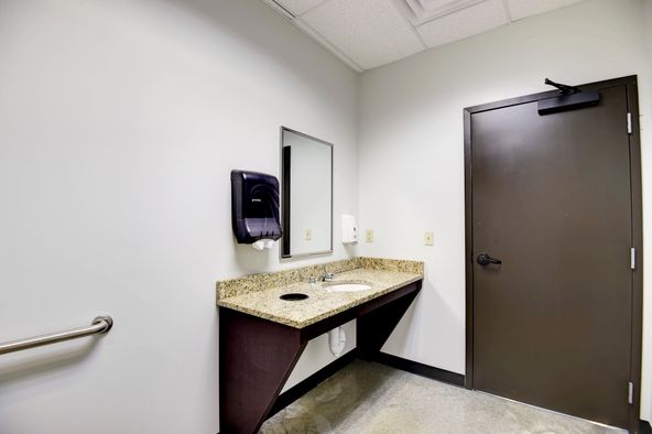 Midwest Auto Direct: 11401 Kaw Dr, Edwardsville, KS 66111